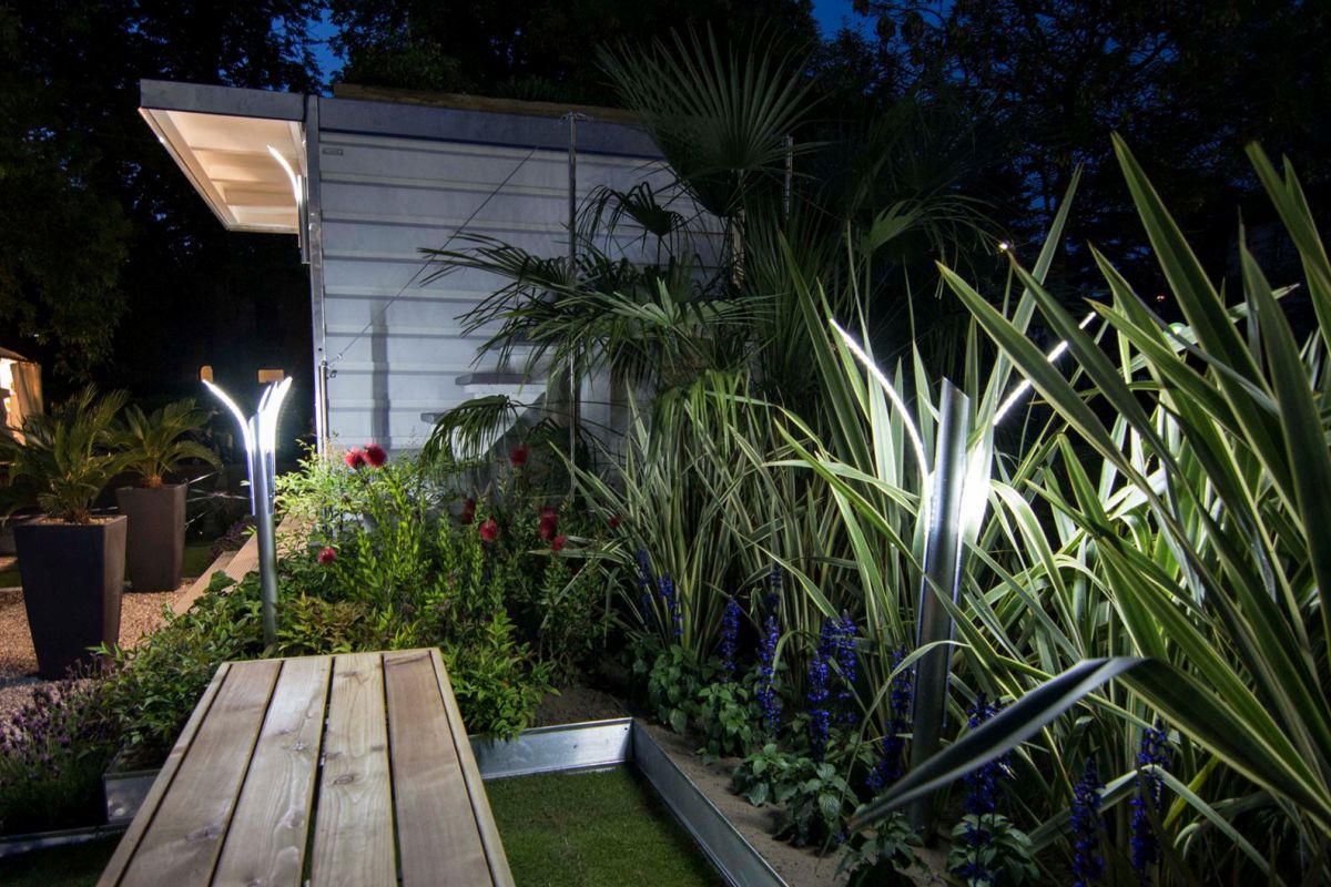 Illuminazione giardini di design con luci a led for Design giardini